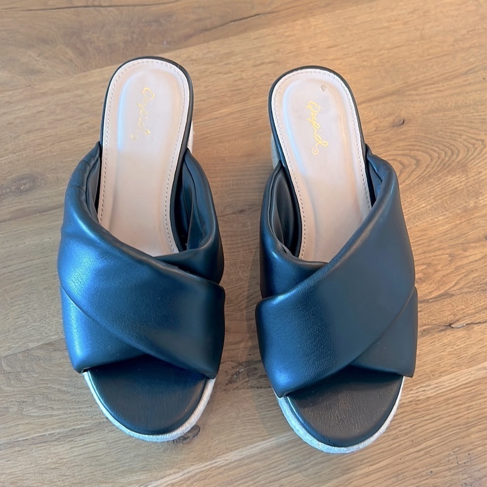 Qupid Black Slide Platform Sandal size 7